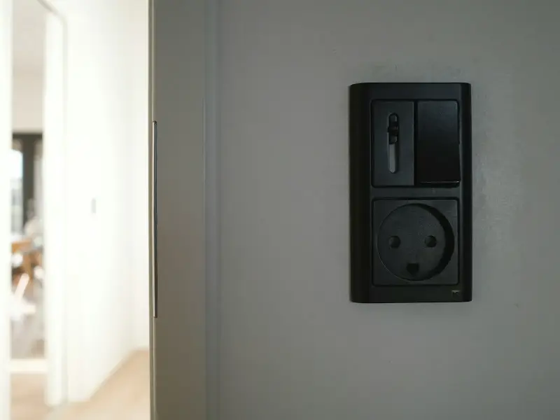 Noodstroom stopcontact: thuisbatterij aansluiten 2026